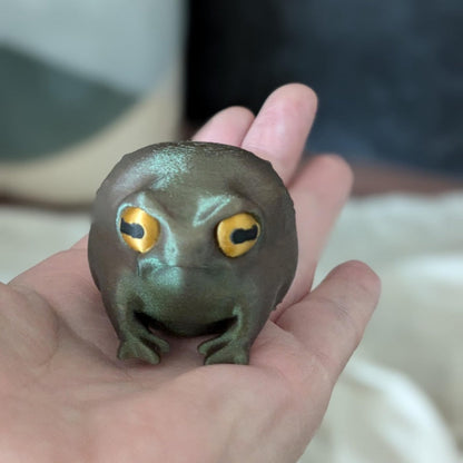 Judgmental Frog Desk Buddy